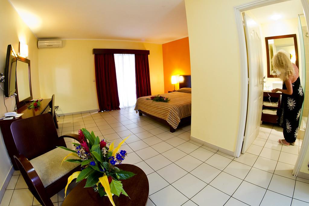 Koniambo Hotel Koné Habitación foto